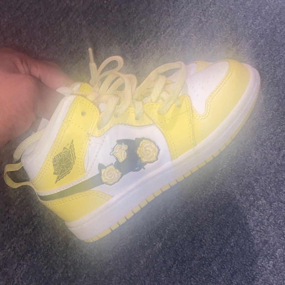 Kids sneakers